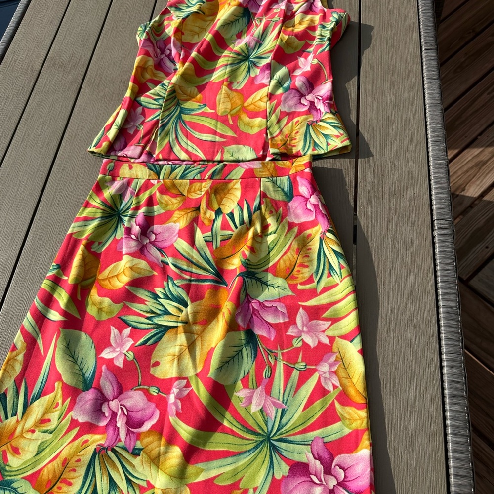 Ronni Nicole petite 2 piece outfit.